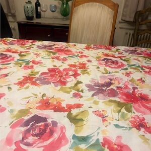 Floral Tablecloth with Napkins NWOT